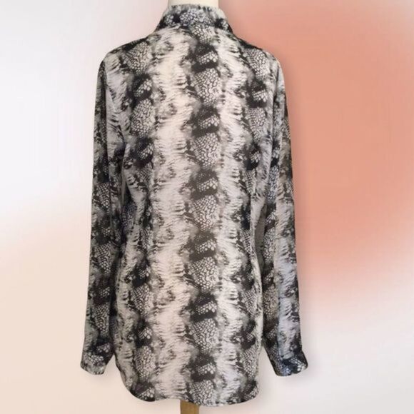 Cabi Semi Sheer Tunic Length‎ Snakeskin Print Blouse S - Picture 7 of 11